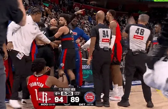 霍兰德阿门倒地拼抢球，史密斯喷垃圾话被吹技术犯规